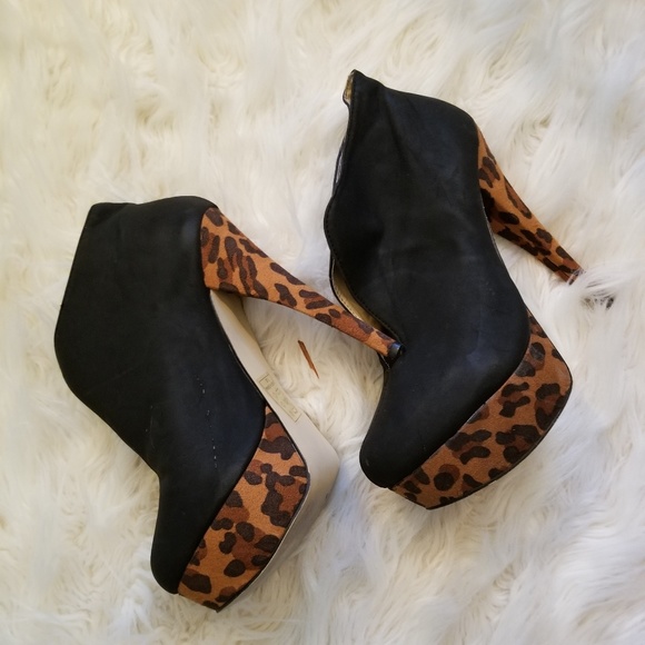 Shoes - 🔥SALE🔥Leopard heels shoes